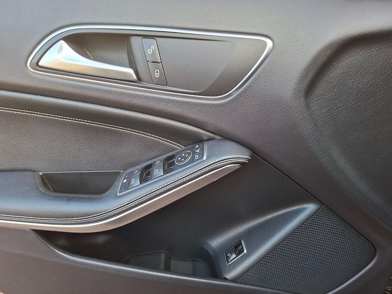 Mercedes-Benz GLA (2014) 220CDI 125kW 4MATIC -TAŽ.ZAŘ. - fotka 18 z 35