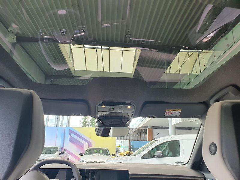 Renault Espace (2026) Iconic full hybrid E-Tech 200  - fotka 11 z 13