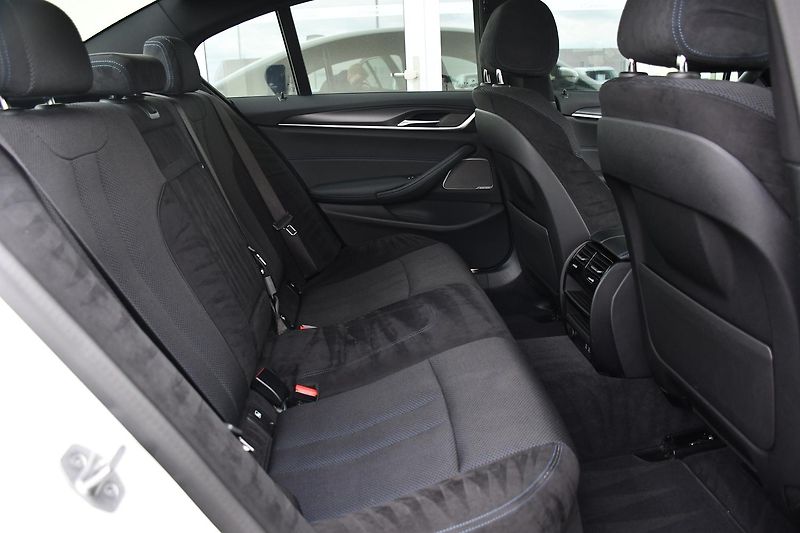 BMW Řada 5 530e PHEV M-SPORT xD HUD 1M ČR - fotka 22 z 39