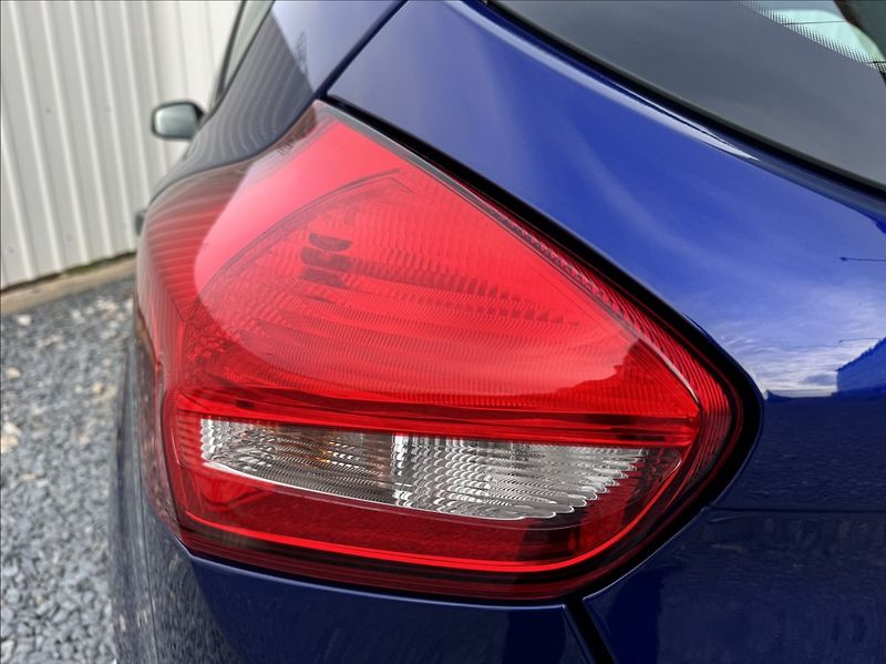 Ford Focus 1,5 TDCi 77kW NAVIGACE - fotka 15 z 50