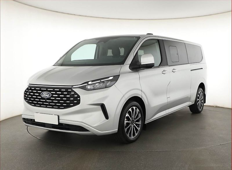Ford Tourneo Custom (2025) 2.0 EcoBlue AWD - fotka 2 z 20