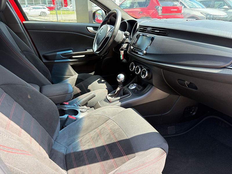 Alfa Romeo Giulietta 1.4 T Multiair 120k Sprint - fotka 8 z 9