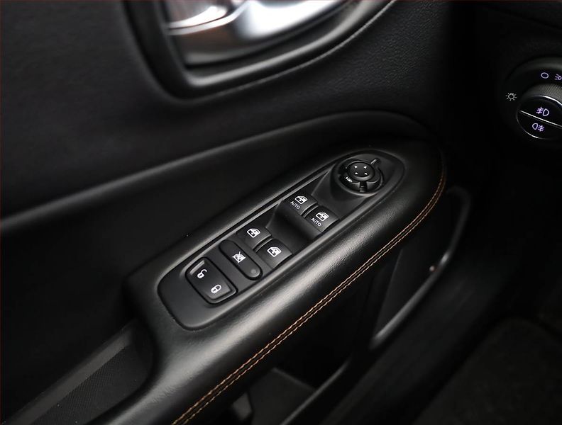 Jeep Compass (2019) 1.4 MultiAir, 4X4, Automat - fotka 16 z 21