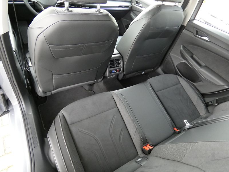 Volkswagen Golf Variant Style 2,0 TDI 110 kW 7 - fotka 25 z 30