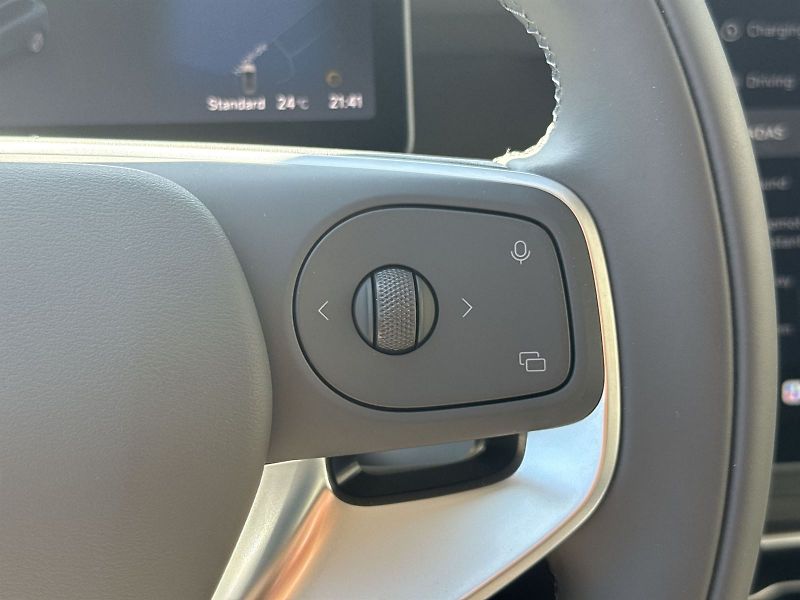 Leapmotor B10 (2026) DESIGN HYBRID EV - fotka 23 z 32