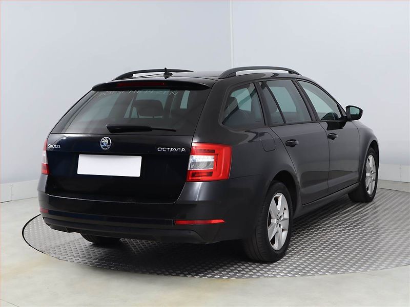 Škoda Octavia (2018) 2.0 TDI, Automat, Navi - fotka 5 z 17