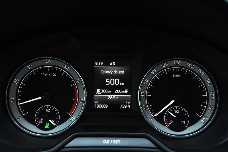 Škoda Octavia 1.4 TSi G-TEC STYLE, PANORAMA - fotka 17 z 49