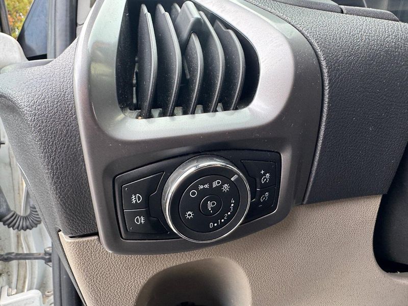 Ford Tourneo Custom (2013) 2.2 TDCi Trend, 8míst - fotka 23 z 30