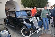 Automobiloví a motocykloví veteráni se vydali v neděli na tradiční jízdu Ze zámku na hrad. Start byl na Horním náměstí v Přerově, kde si lidé užili bohatý program.