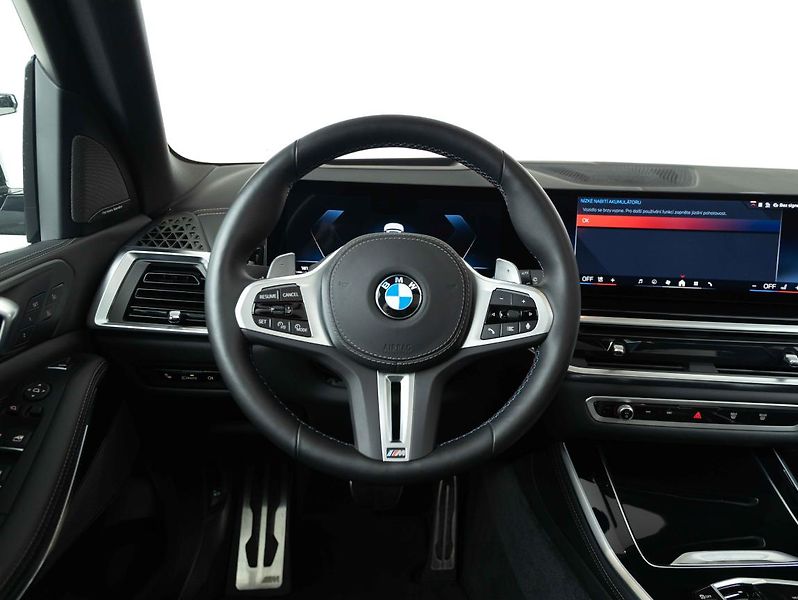 BMW X5 M60i - fotka 13 z 22