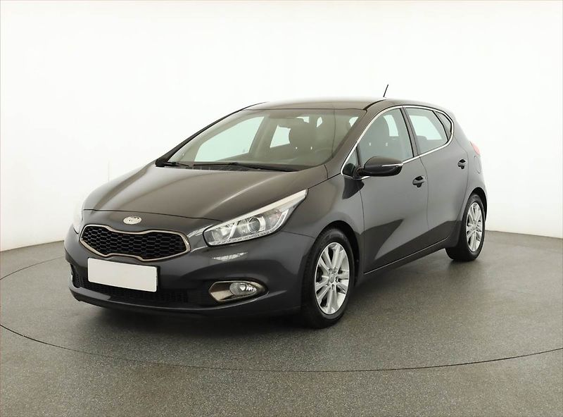 Kia Ceed (2012) 1.6 CRDi, Tempomat - fotka 2 z 17