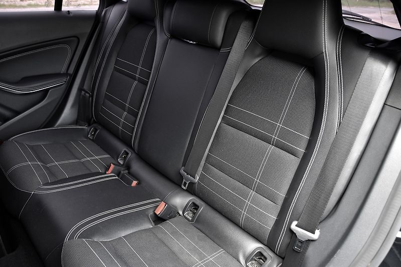Mercedes-Benz CLA 200 CDi A/T,XENON,NAVI,KAMERA - fotka 39 z 50
