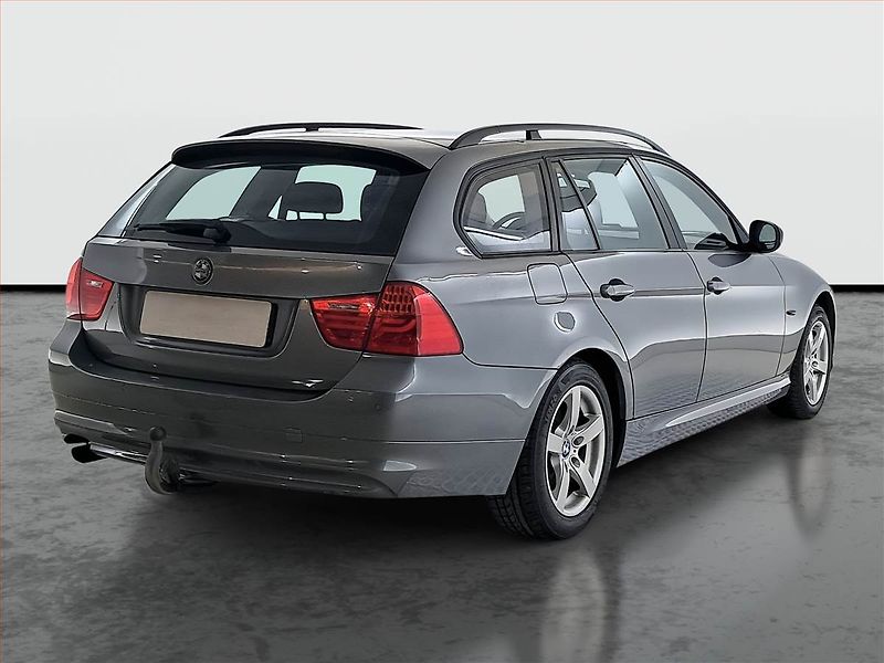 BMW Řada 3 (2009) 318 i, Tempomat - fotka 5 z 18