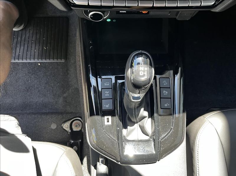 Isuzu D-Max 1,9 Double Cab  6A/T V-Cross M - fotka 23 z 28