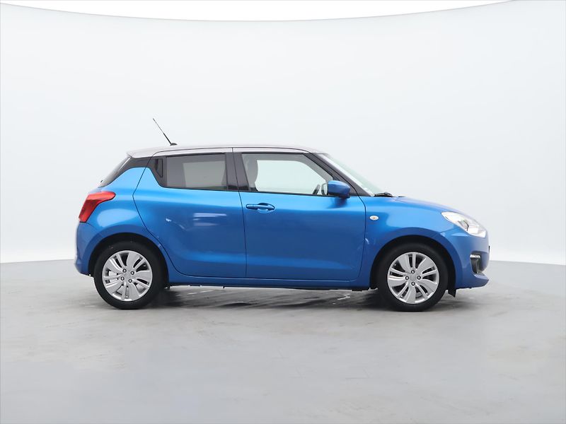 Suzuki Swift 1,2 DualJet 66kW Comfort 1.Maj - fotka 8 z 31