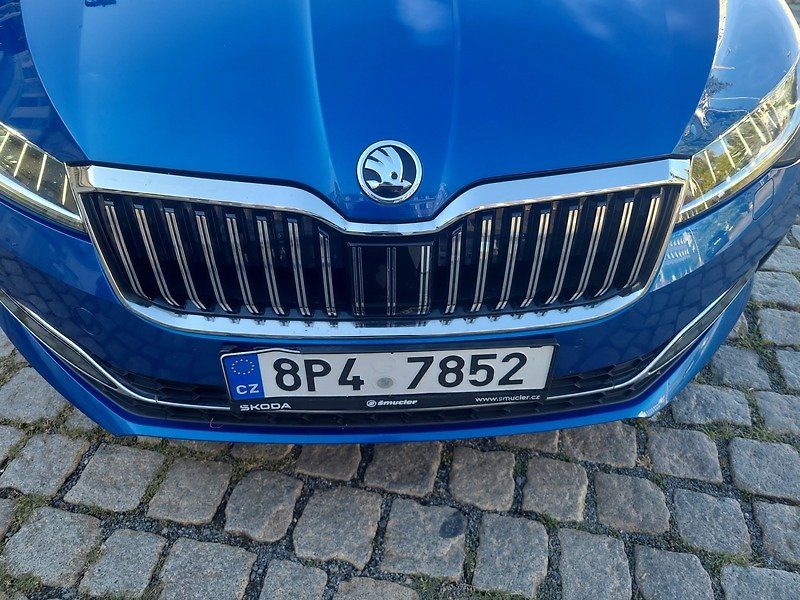 Škoda Superb Combi 2.0 TDI DSG - fotka 19 z 69