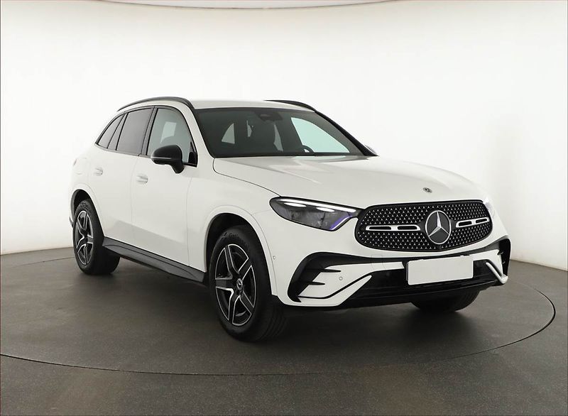 Mercedes-Benz GLC (2026) 300 e 4MATIC, AMG LINE - fotka 1 z 21
