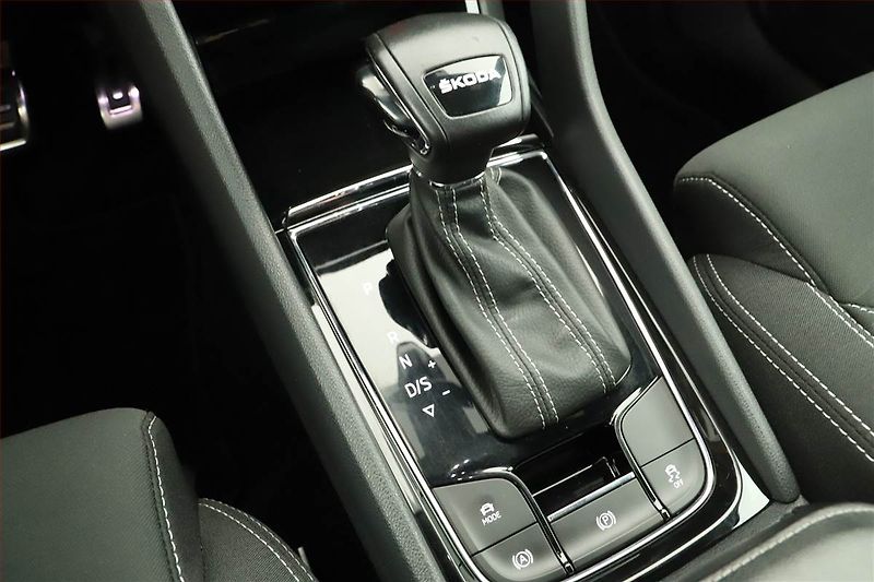 Škoda Karoq (2023) Sportline 2.0 TDI - fotka 15 z 17