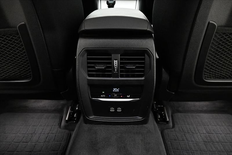 BMW Řada 3 2,0 320d 140 kW Steptronic Zár - fotka 21 z 31