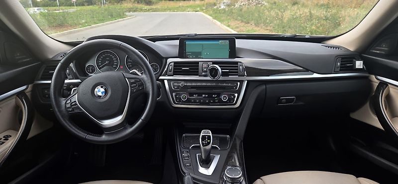 BMW Řada 3 (2016) GT 328i xdrive - fotka 3 z 6
