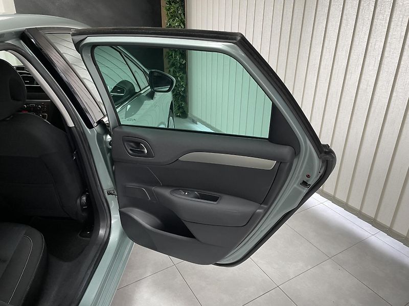 Citroën C4 1.6 VTi ČR 1.MAJITEL - fotka 14 z 23