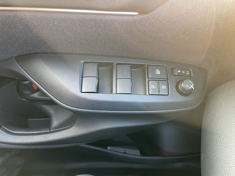 Toyota Yaris Cross 1.5 Hybrid 130k ODBĚR IHNED - fotka 25 z 27