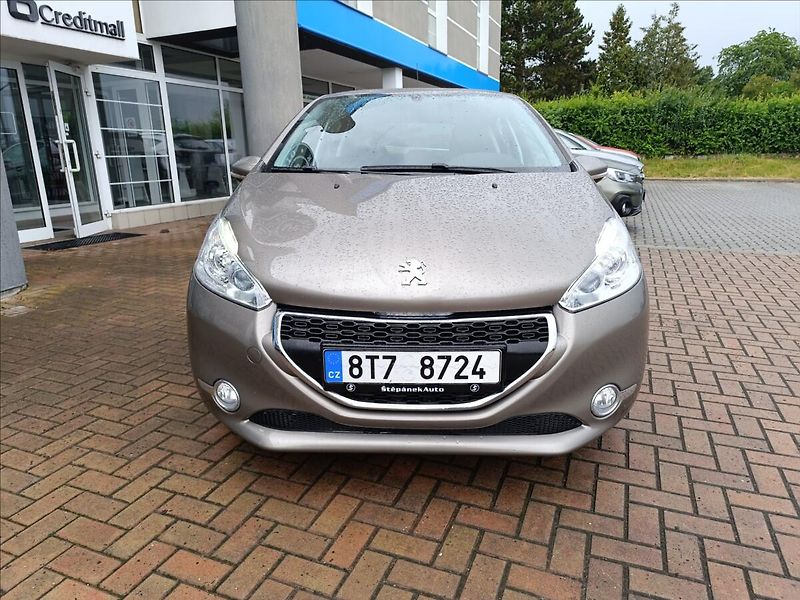 Peugeot 208 1,2 VTi STÁLE U NÁS - fotka 4 z 19