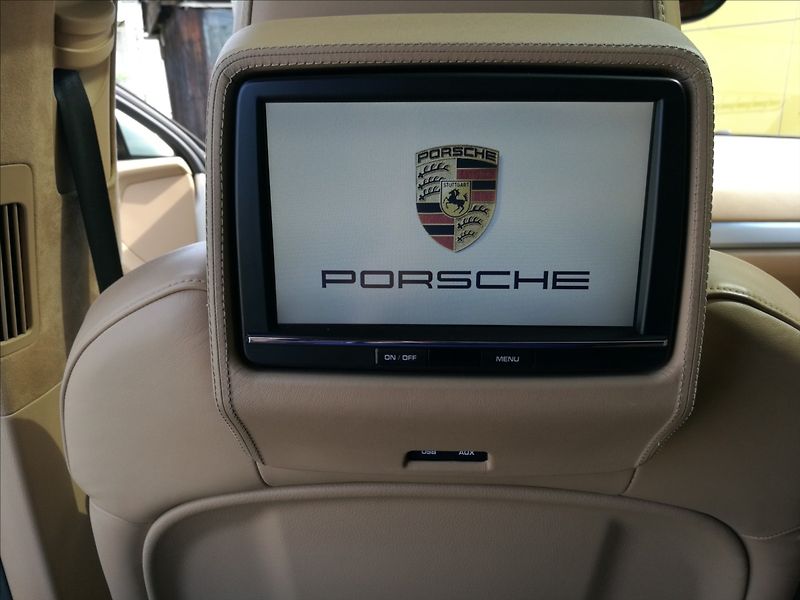Porsche Cayenne 4,8 i V8 Turbo - fotka 24 z 32