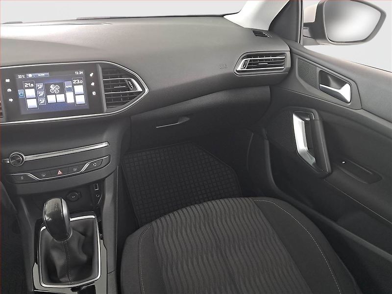Peugeot 308 (2017) 1.6 BlueHDi, Serv.kniha - fotka 8 z 16