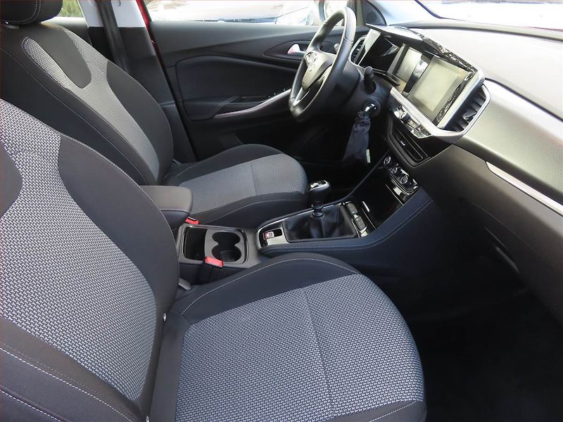 Opel Grandland X (2022) 1.2 Turbo, Serv.kniha - fotka 9 z 17