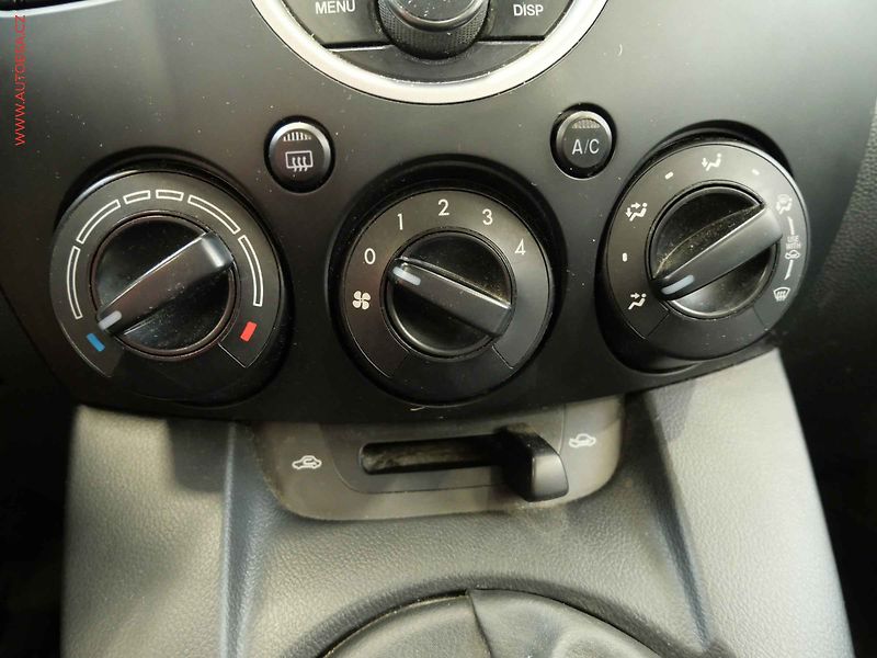 Mazda 2 (2008) 1.3 i, ČR, AC - fotka 16 z 17