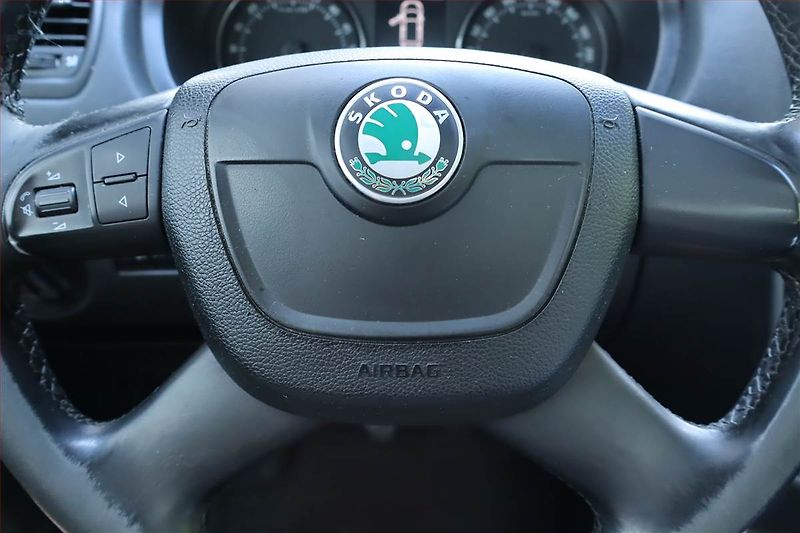 Škoda Roomster (2012) 1.6 TDI, Navi, Tempomat - fotka 19 z 23
