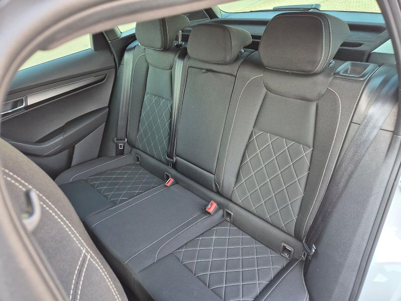 Škoda Karoq (2025) Sportline 1.5TSi 110kW 6°manuá - fotka 12 z 30