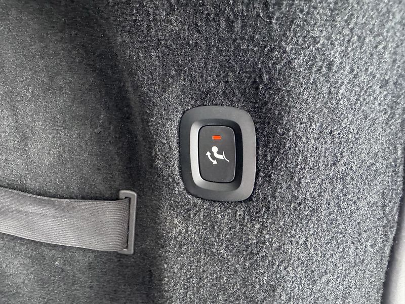 Volvo V90 T6 AWD*Recharge*KeyLess*Tažné - fotka 33 z 37