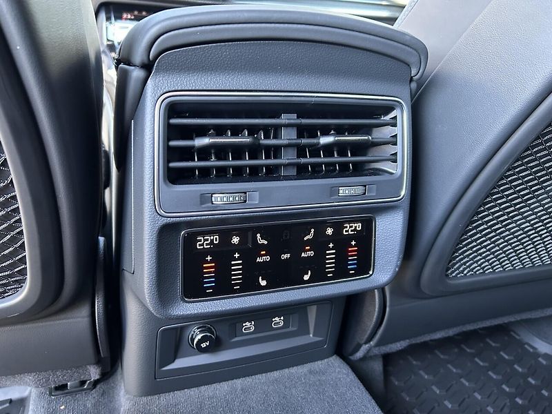 Audi SQ8 4.0 TDI V8 quattro B&O CERAMIC - fotka 38 z 41