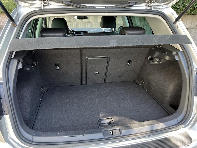 Volkswagen Golf 2.0 TDi 110 kW DSG ACC KESSY - fotka 12 z 21