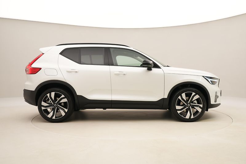 Volvo XC40 (2026) B4 AUT DARK PLUS - fotka 13 z 65