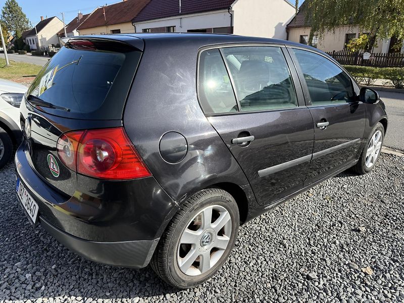 Volkswagen Golf 1.6 FSI ALU - fotka 5 z 13