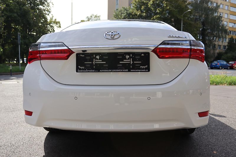 Toyota Corolla (2018) Toyota Corolla Sedan 1.6 - fotka 16 z 60