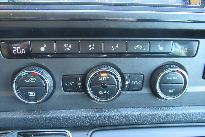 Volkswagen Multivan 2.0 TDI DSG 4MOTION AUT. KLIMA - fotka 14 z 24