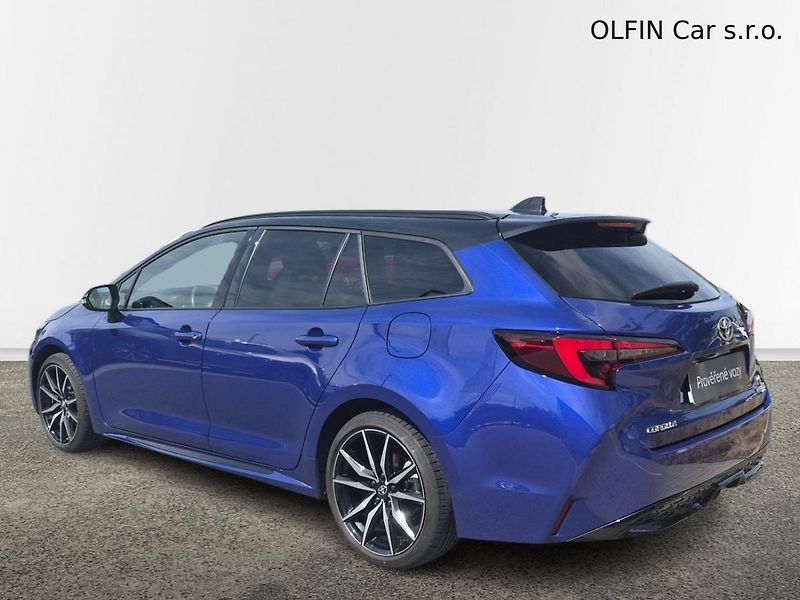 Toyota Corolla TS 1,8 HEV GR Sport Dynamic - fotka 4 z 27