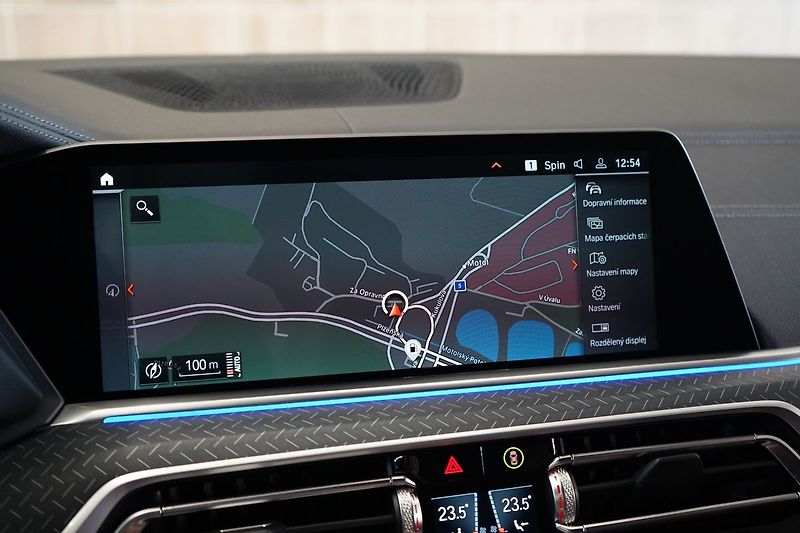 BMW X5 30d xDrive, Vzduch, Nezávislé - fotka 33 z 49