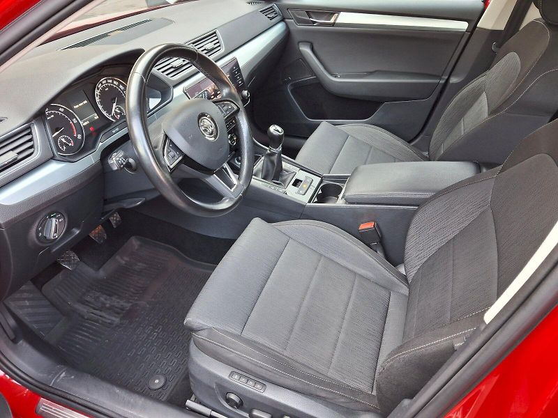 Škoda Superb (2018) Combi Ambition Plus 2,0TDi 110 - fotka 6 z 35