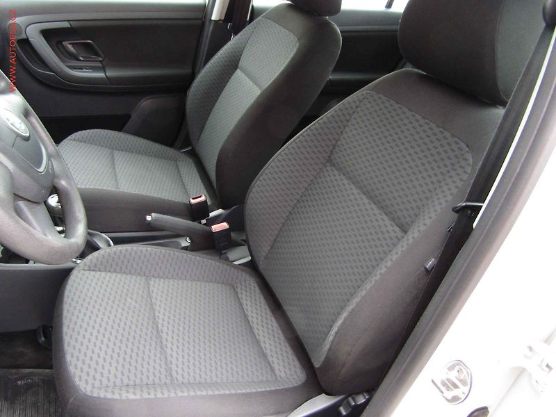 Škoda Fabia (2011) 1.6 TDi, ČR, servis.kniha, AC - fotka 9 z 15