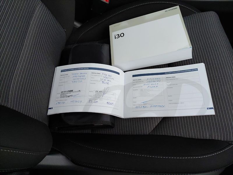 Hyundai i30 1,5   1.5 Start Plus - fotka 21 z 22