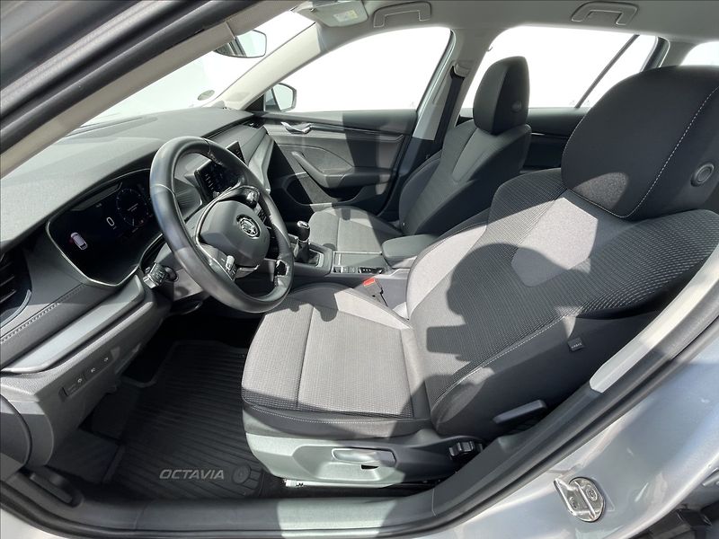 Škoda Octavia 2,0 TDI Combi Ambition Plus - fotka 3 z 19