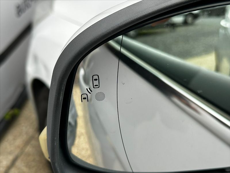 Ford Focus 2,0 2.0TDCi 85kW AUTOMAT - fotka 19 z 39