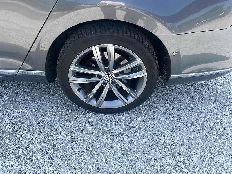 Volkswagen Passat 2.0 BiTDI 176kW 4MOT DSG Highl - fotka 16 z 16