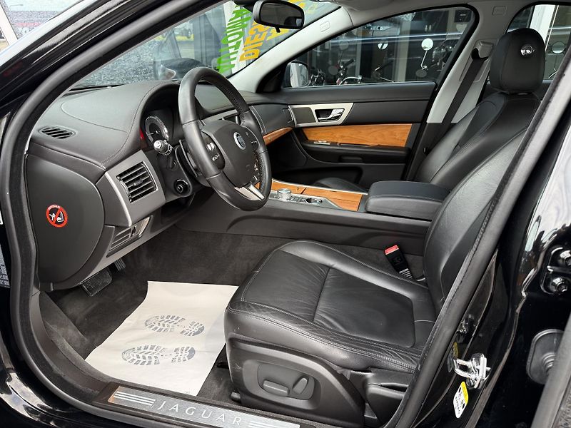 Jaguar XF 3,0 V6 Diesel Lux Automat - fotka 15 z 40