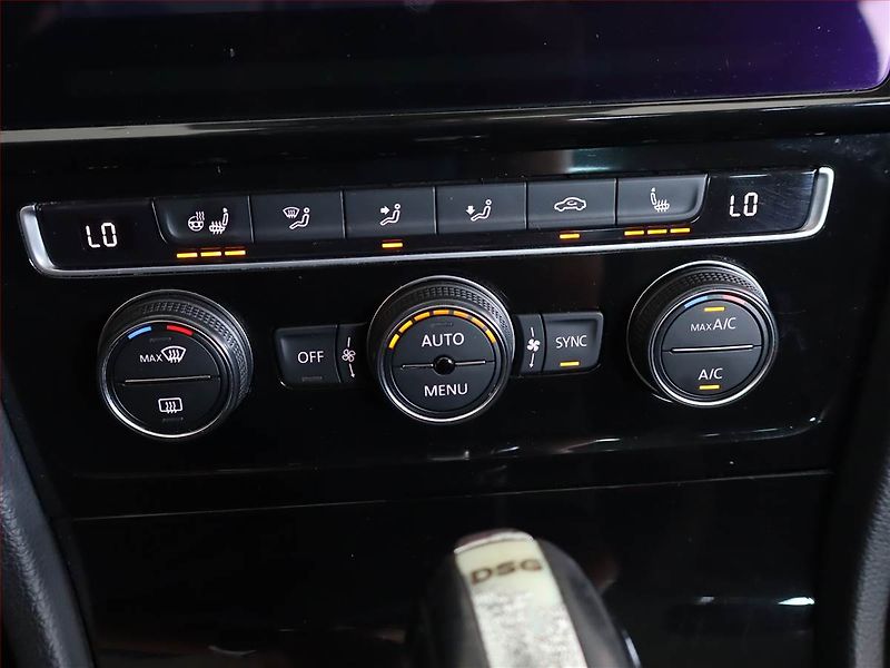 Volkswagen Golf (2017) 2.0 TDI, Automat, Kůže - fotka 17 z 21